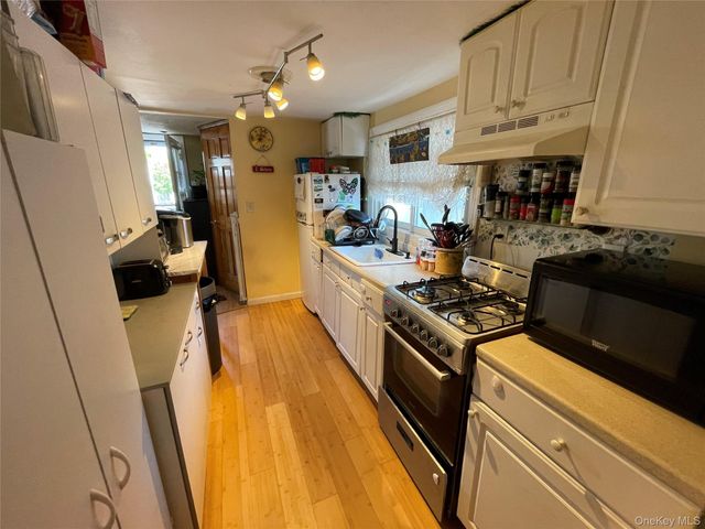 812 S 6th Street, Lindenhurst, NY 11757