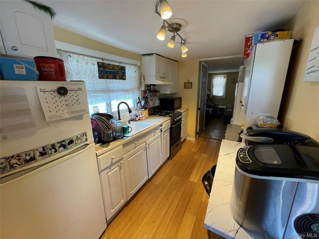 812 S 6th Street, Lindenhurst, NY 11757