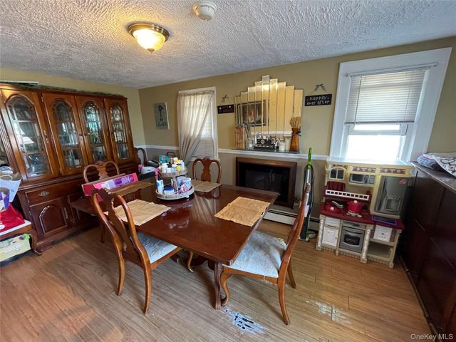 812 S 6th Street, Lindenhurst, NY 11757