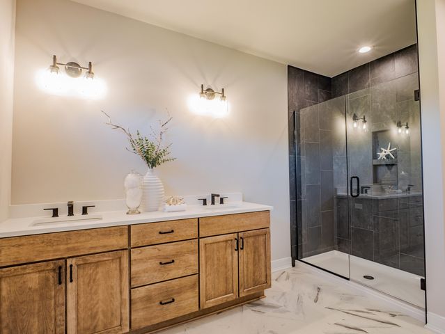 7462 E 116th Avenue, Crown Point, IN 46307