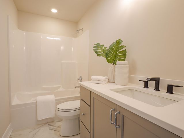 7462 E 116th Avenue, Crown Point, IN 46307