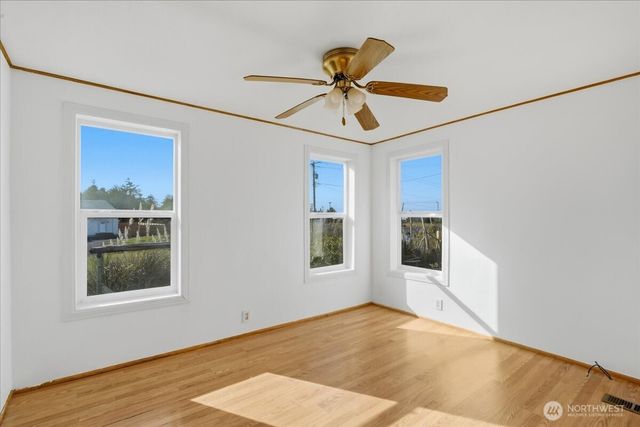 729 Edgewood Avenue NE, Ocean Shores, WA 98569