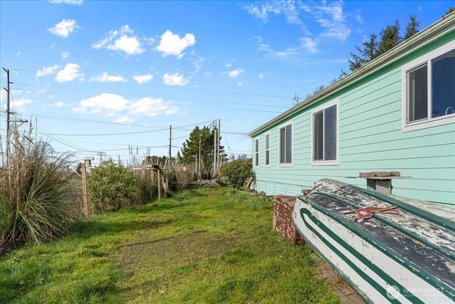 729 Edgewood Avenue NE, Ocean Shores, WA 98569