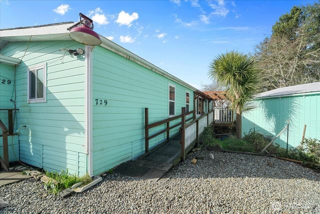 729 Edgewood Avenue NE, Ocean Shores, WA 98569
