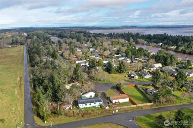 729 Edgewood Avenue NE, Ocean Shores, WA 98569