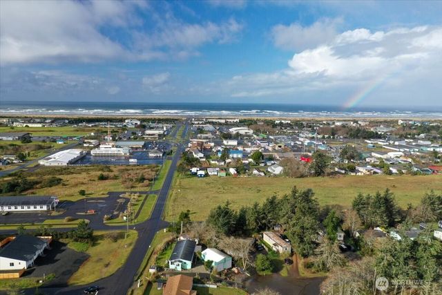 729 Edgewood Avenue NE, Ocean Shores, WA 98569