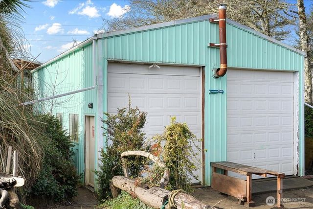 729 Edgewood Avenue NE, Ocean Shores, WA 98569