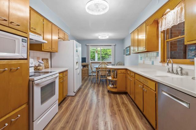68 Oakwood STREET, Williams Bay, WI 53191