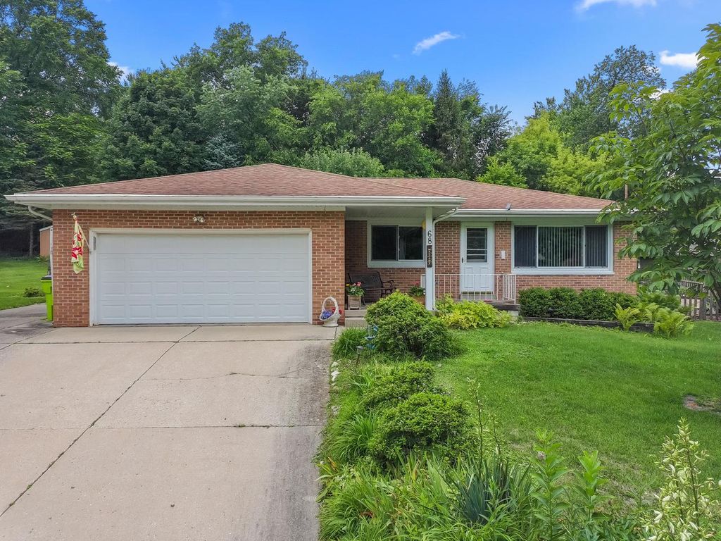68 Oakwood STREET, Williams Bay, WI 53191