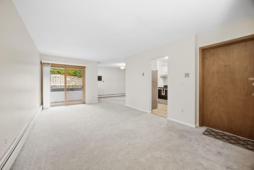 8242 Freemont Avenue S B, Bloomington, MN 55420 — photo 3