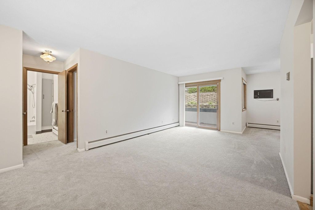 8242 Freemont Avenue S B, Bloomington, MN 55420 — photo 4