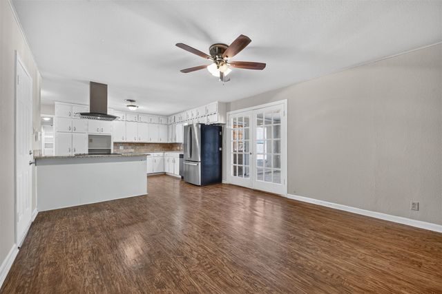 5900 Whitman Avenue, Fort Worth, TX 76133