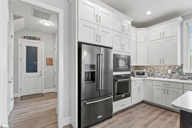 421 Lakestone Court, Seneca, SC 29672