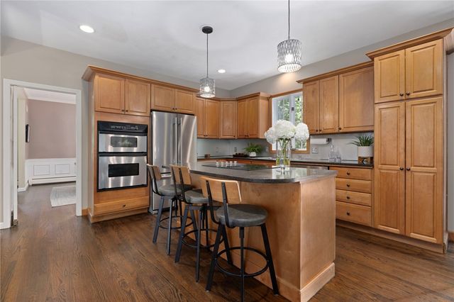 4 Stonecarry Way, East Greenwich, RI 02818