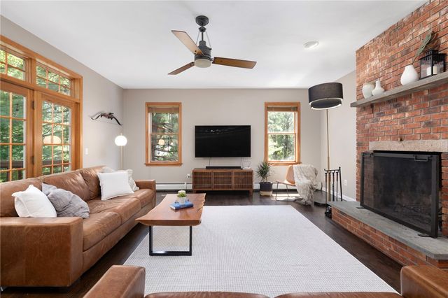 4 Stonecarry Way, East Greenwich, RI 02818
