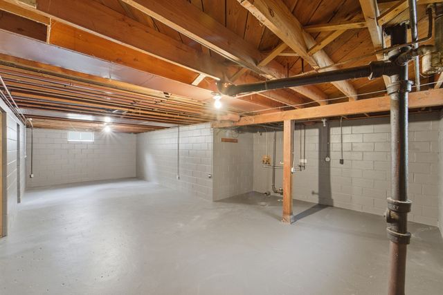 1809 E 31st Street, Des Moines, IA 50317