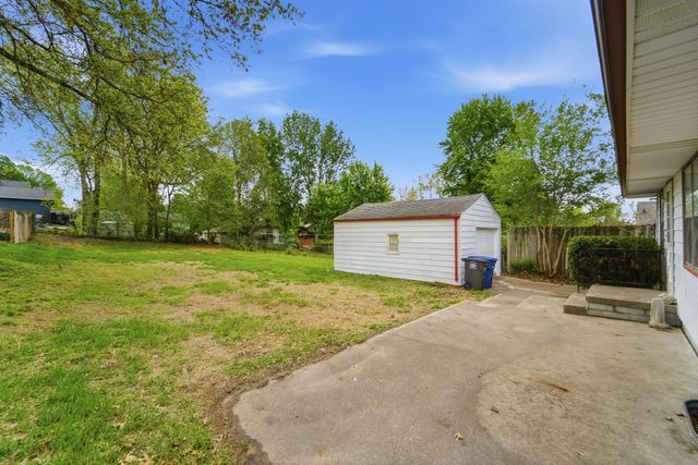 1809 E 31st Street, Des Moines, IA 50317