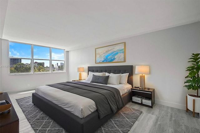 137 Golden Isles Dr 305, Hallandale Beach, FL 33009