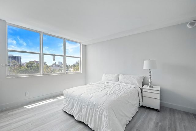 137 Golden Isles Dr 305, Hallandale Beach, FL 33009