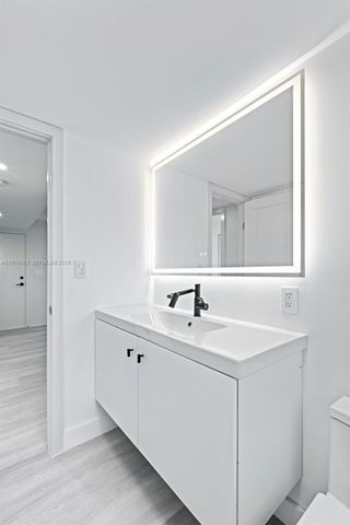 137 Golden Isles Dr 305, Hallandale Beach, FL 33009