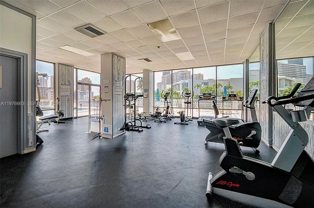 137 Golden Isles Dr 305, Hallandale Beach, FL 33009