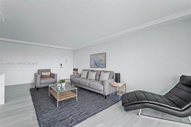 137 Golden Isles Dr 305, Hallandale Beach, FL 33009