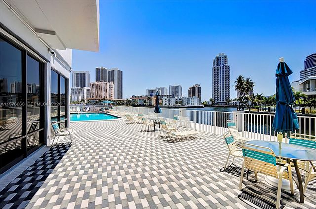 137 Golden Isles Dr 305, Hallandale Beach, FL 33009
