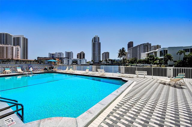 137 Golden Isles Dr 305, Hallandale Beach, FL 33009