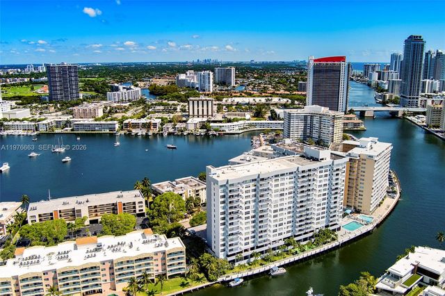 137 Golden Isles Dr 305, Hallandale Beach, FL 33009