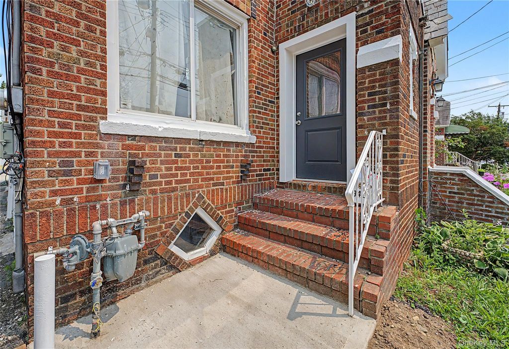 9431 239th Street, Floral Park, NY 11001 — photo 2