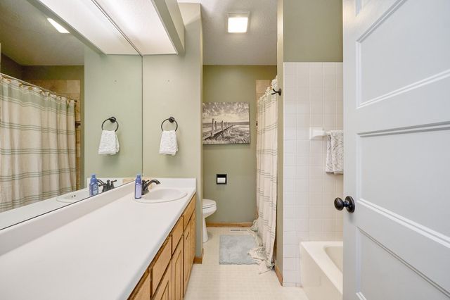 2327 Grange Avenue N, Oakdale, MN 55128