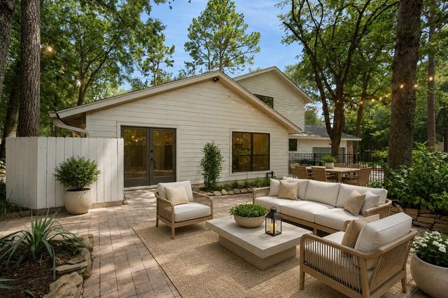 2 Crescent Falls Court, The Woodlands, TX 77381