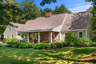 16 Gifford Farm Road, Stratham, NH 03885