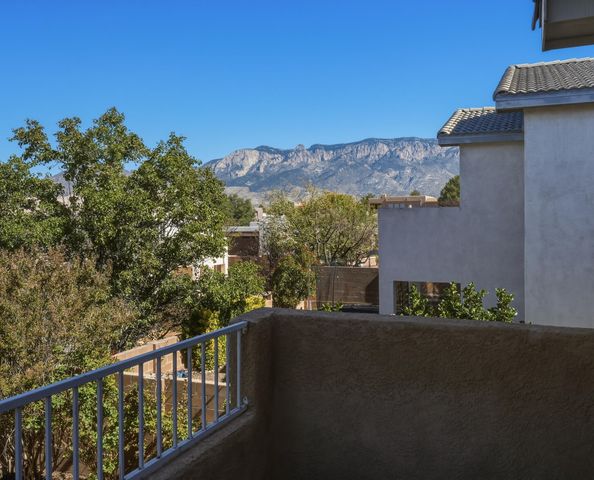 7335 Wild Olive Avenue NE, Albuquerque, NM 87113