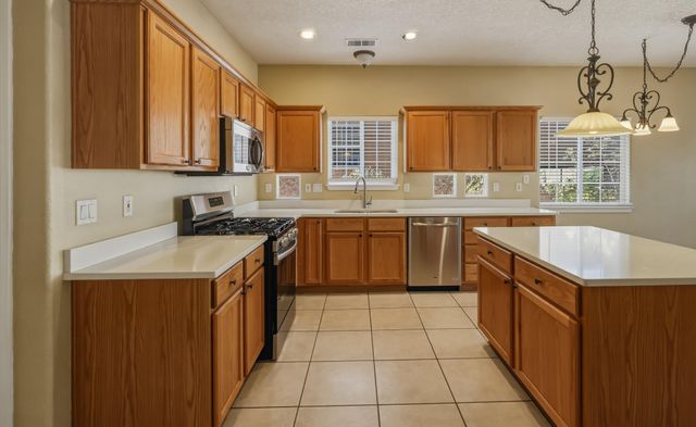 7335 Wild Olive Avenue NE, Albuquerque, NM 87113