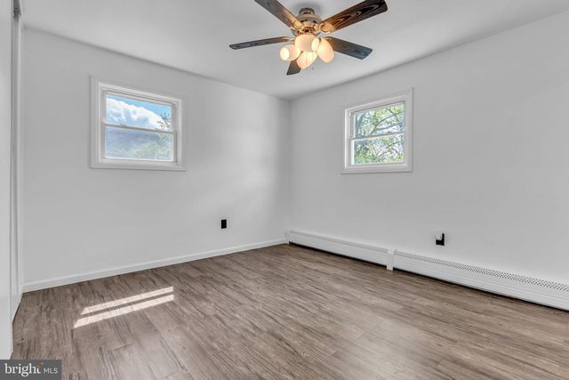 832 STONEY CREEK DR, Dauphin, PA 17018