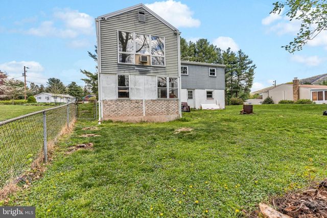 832 STONEY CREEK DR, Dauphin, PA 17018