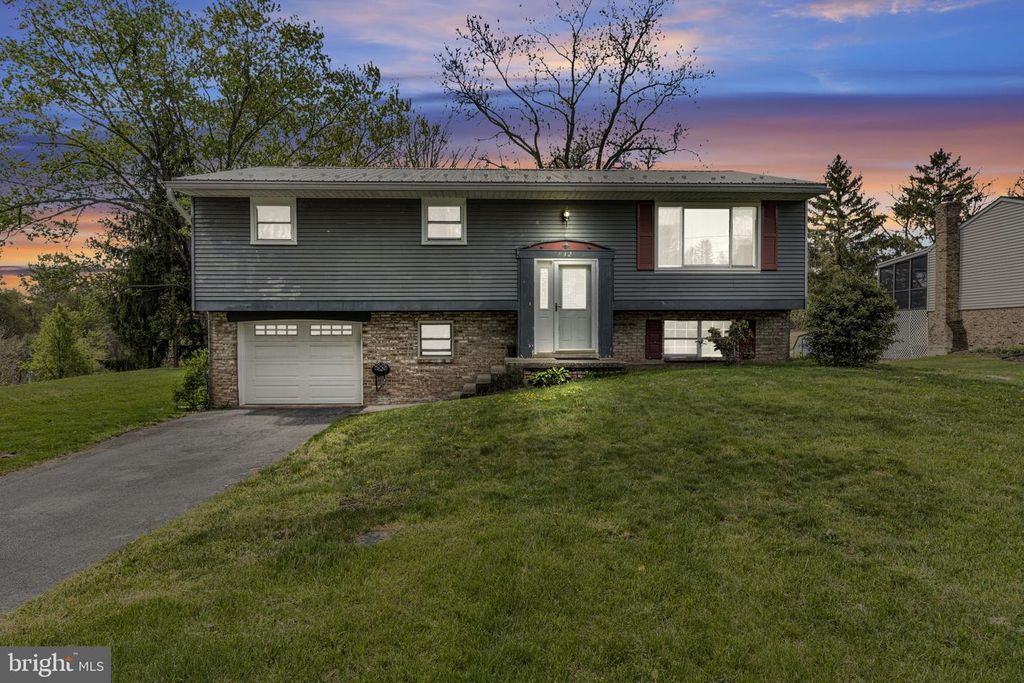 832 STONEY CREEK DR, Dauphin, PA 17018