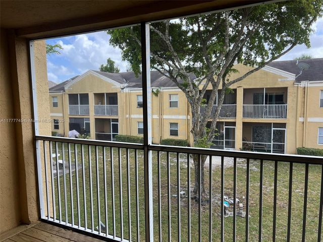 2451 NW 56th Ave 1-204, Lauderhill, FL 33313