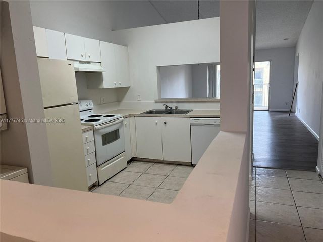 2451 NW 56th Ave 1-204, Lauderhill, FL 33313