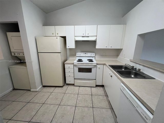 2451 NW 56th Ave 1-204, Lauderhill, FL 33313