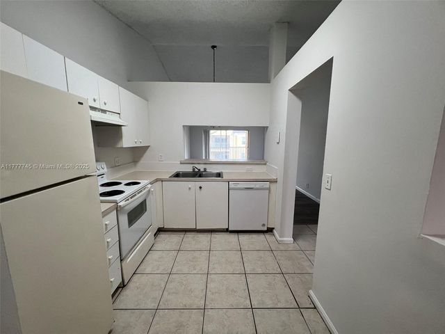 2451 NW 56th Ave 1-204, Lauderhill, FL 33313