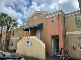 2451 NW 56th Ave 1-204, Lauderhill, FL 33313
