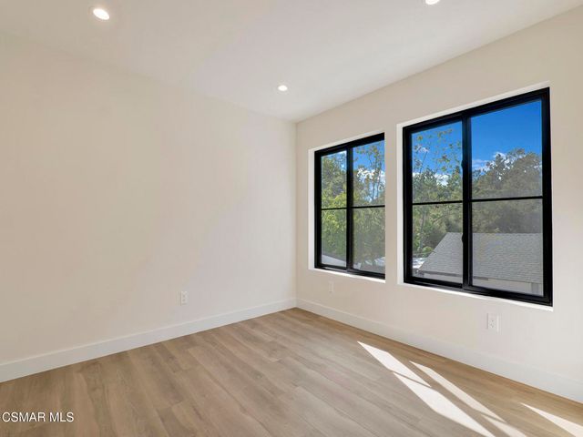 3190 Los Robles Road Unit B, Thousand Oaks, CA 91362