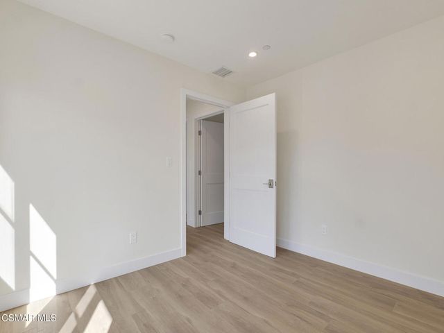 3190 Los Robles Road Unit B, Thousand Oaks, CA 91362