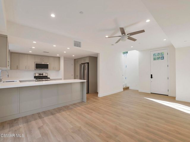 3190 Los Robles Road Unit B, Thousand Oaks, CA 91362