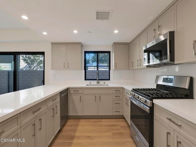 3190 Los Robles Road Unit B, Thousand Oaks, CA 91362