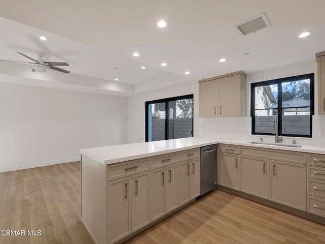 3190 Los Robles Road Unit B, Thousand Oaks, CA 91362