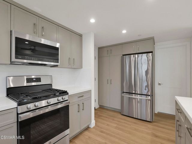 3190 Los Robles Road Unit B, Thousand Oaks, CA 91362