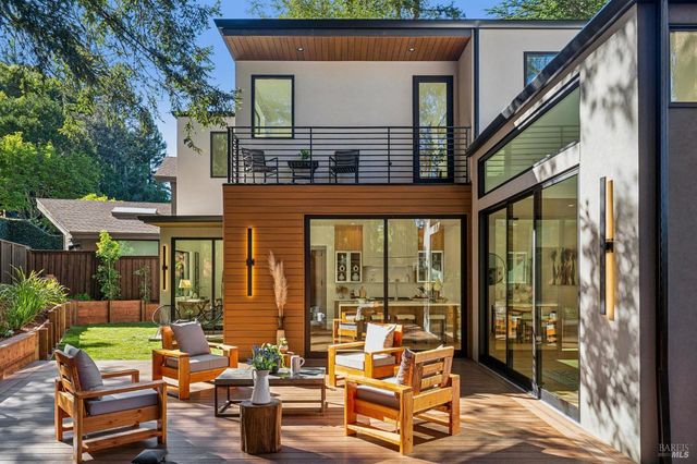 93 Magnolia Ave, Larkspur, CA 94939